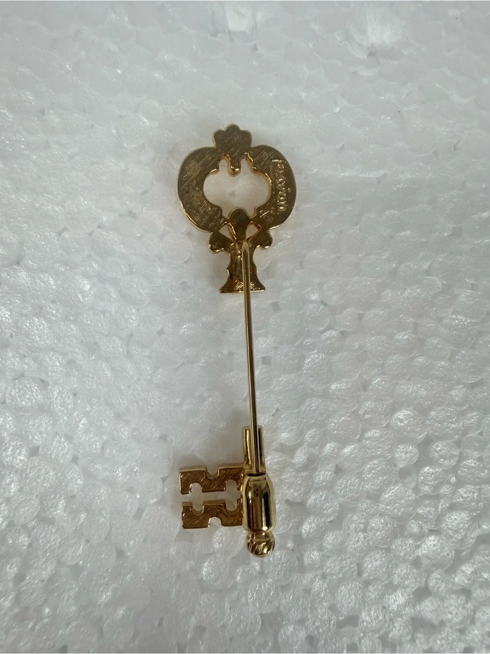 Vintage Skeleton Key Brooch Pin Gold Tone Stickpin 1978 Avon